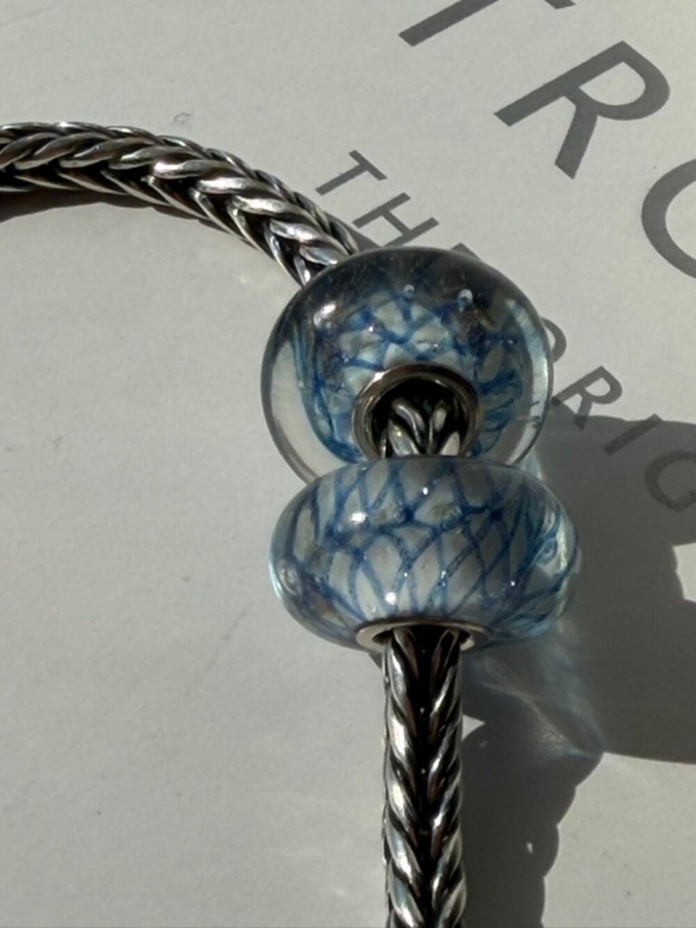 Trollbeads Uniques - Blue Criss Cross on White - Set of 2